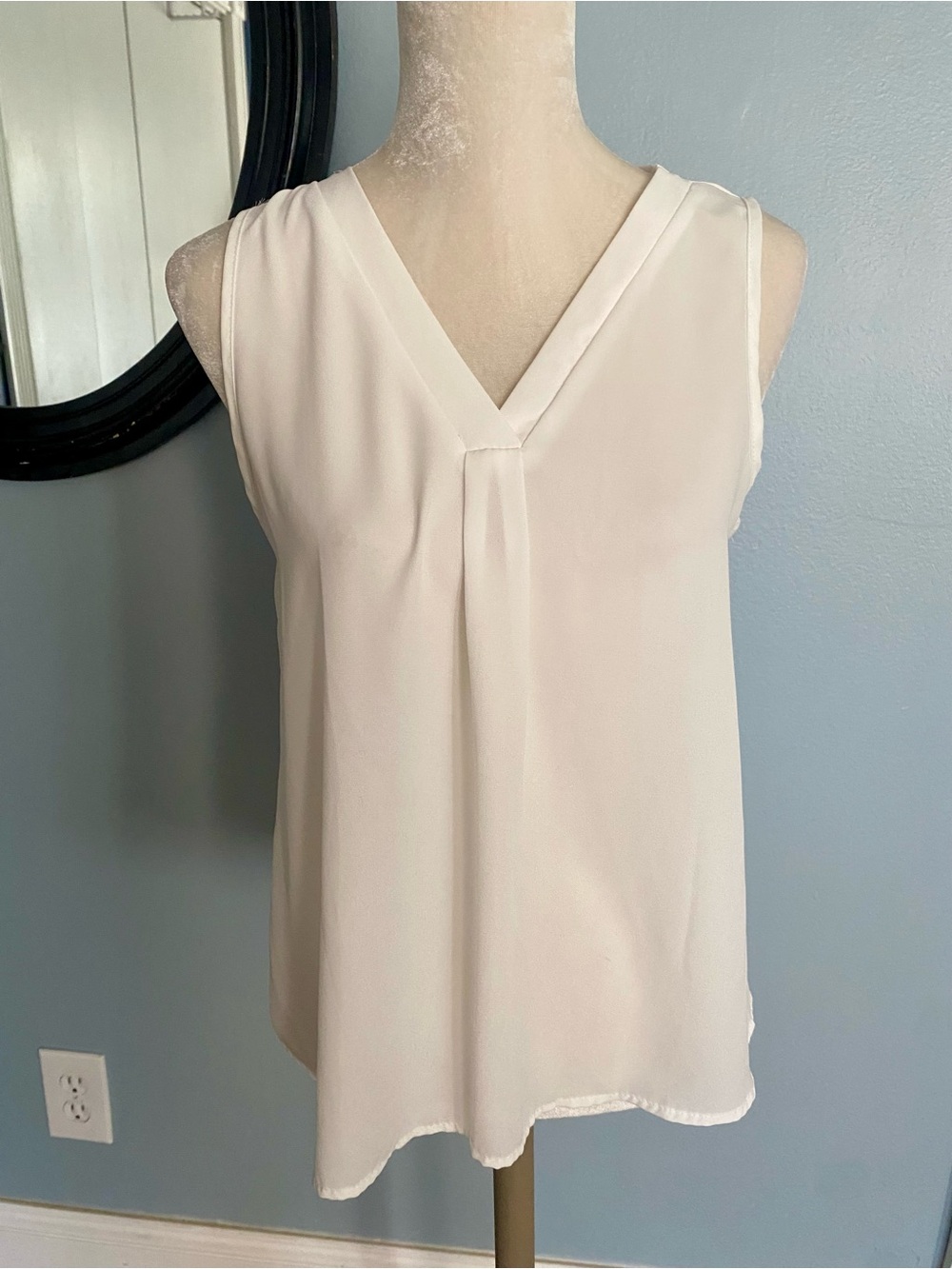 Cream V-Neck Sleeveless Camisole